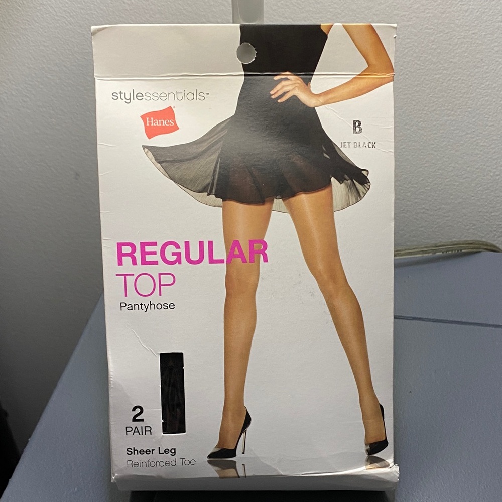 Hanes Regular Top Pantyhose in Jet Black